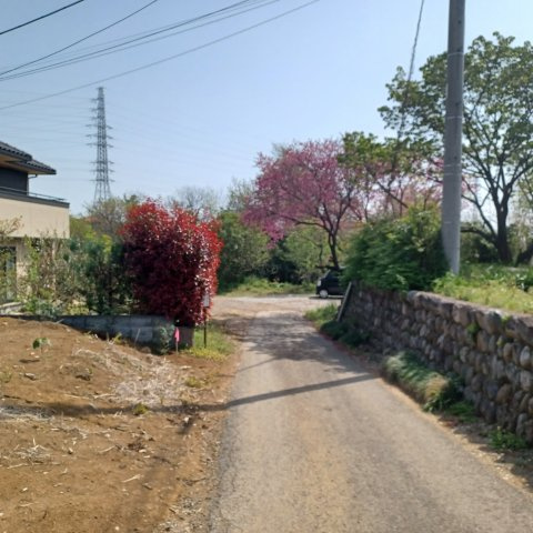 東松山市毛塚  土地364坪の前面道路含む現地写真|南側約2.73ｍ公道に約17.4ｍ接す