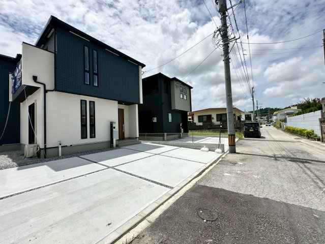 ★★　うるま市川田３期₋２号棟の前面道路含む現地写真