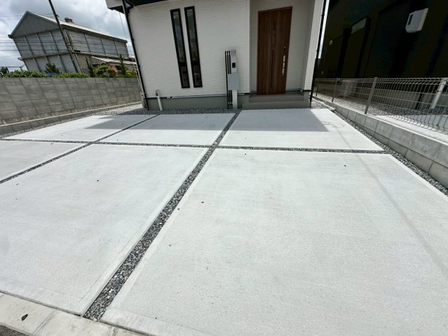 ★★　うるま市川田３期₋２号棟の駐車場