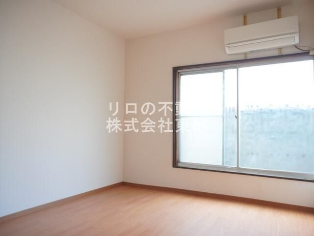 岡村アパートの洋室