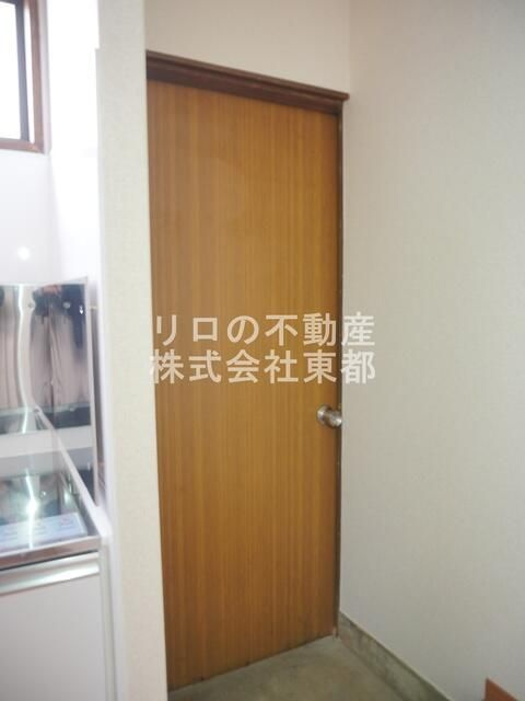 岡村アパートの玄関