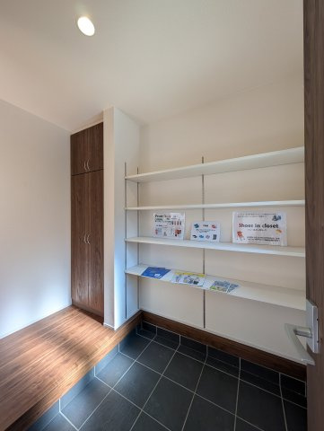 【収納】 | リーブルガーデン.S高崎市石原町第24ー⑤ | 大容量のシューズインクローク♪