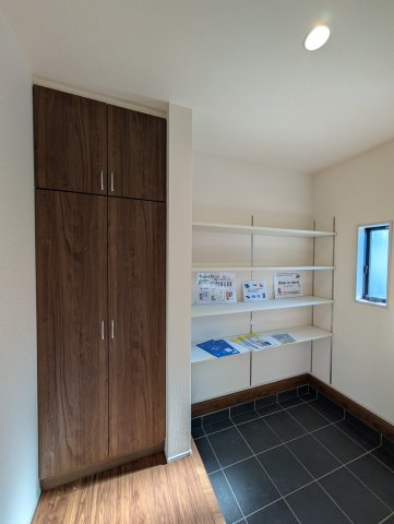 【収納】 | リーブルガーデン.S高崎市石原町第24ー⑤ | 大容量のシューズインクローク♪