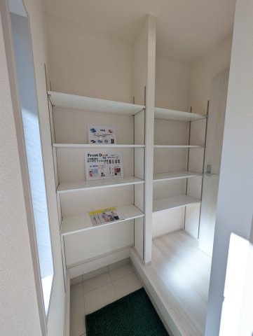 【収納】 | リーブルガーデン.S高崎市石原町第24ー② | ウオークスルータイプのシューズインクローク♪