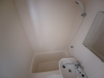 【浴室】 | ABBEY ROAD | 清潔感のあるバスルームです