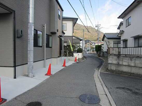 【前面道路含む現地写真】