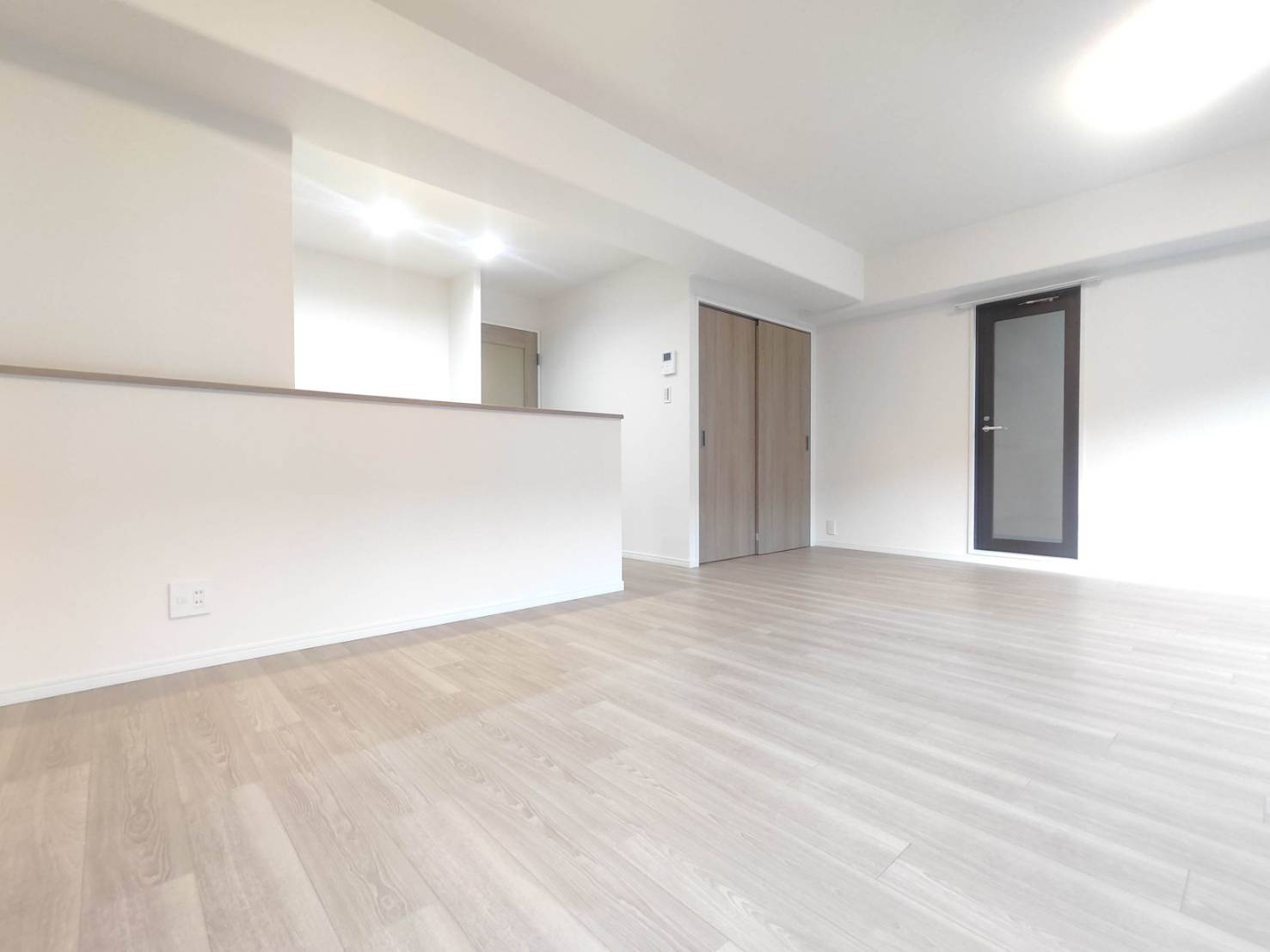 サンシティ桂坂参番館の居間・リビング