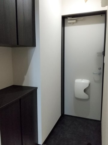 ブルジェオンAの玄関