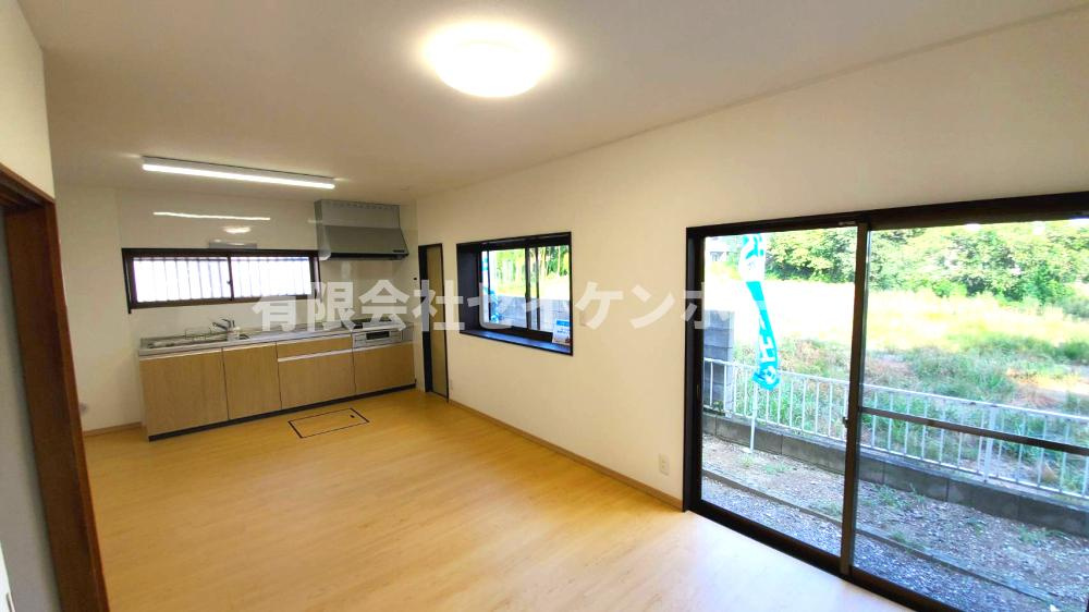 熊谷市佐谷田　中古戸建の居間・リビング