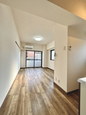 パティオ本山の居間・リビング