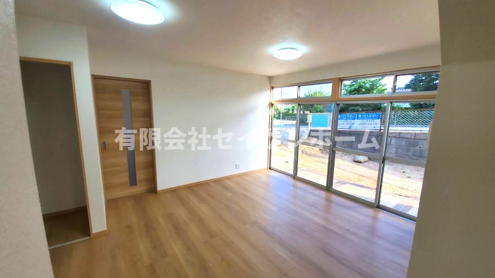 熊谷市冑山　中古戸建の居間・リビング