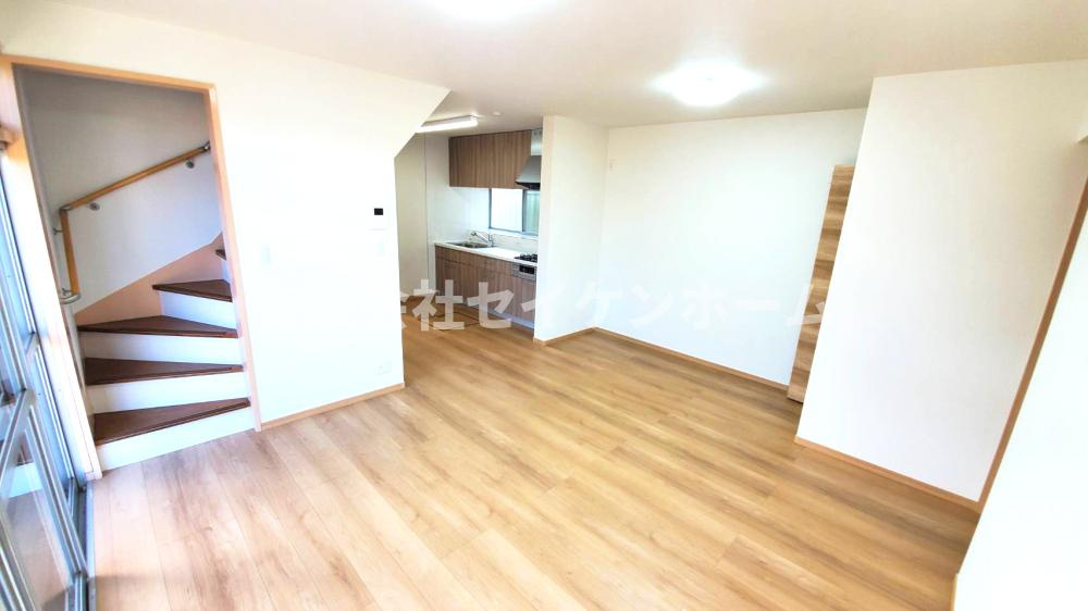 熊谷市冑山　中古戸建の居間・リビング