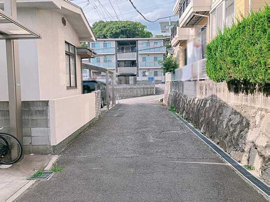 【前面道路含む現地写真】