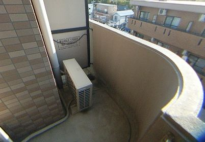 プランドールマサキのバルコニー|外からの目が気にならないバルコニーで洗濯物が干せます