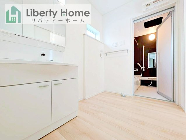 北茨城市磯原町木皿第3　新築戸建　2号棟の独立洗面台