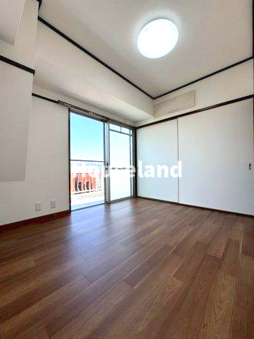 中之島グランドマンションの洋室