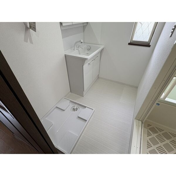 住吉宮町3丁目　貸戸建の独立洗面台