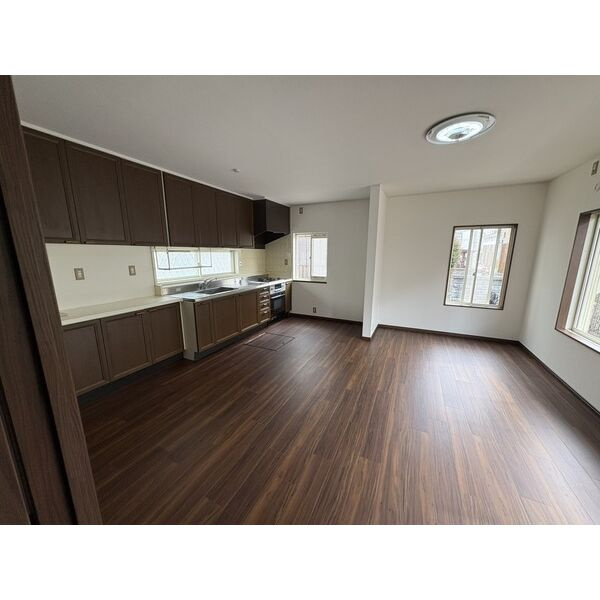 住吉宮町3丁目　貸戸建の居間・リビング