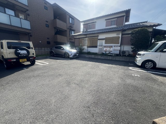 ロイヤルメゾン豊中の駐車場