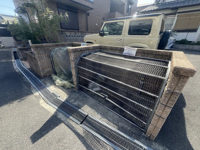 ロイヤルメゾン豊中の駐車場