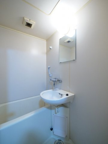 ラジール伊島の浴室|※写真は別の部屋のものです。