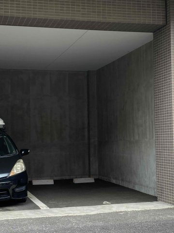 モリス八王子駅前通りの駐車場