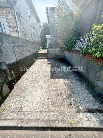 西東京市新町3丁目戸建の駐車場