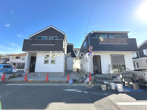 【外観】 | 【仲介手数料０円】茅ヶ崎市室田２期　新築一戸建て　1号棟　全3棟 | 全体　茅ヶ崎市室田２期　新築一戸建て　全3棟