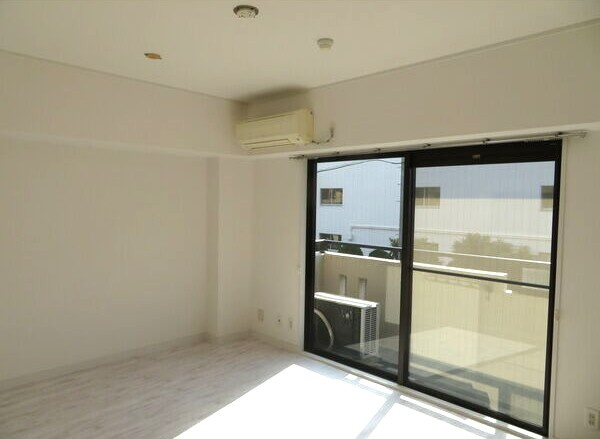 キャトルセゾン藤が丘の居間・リビング