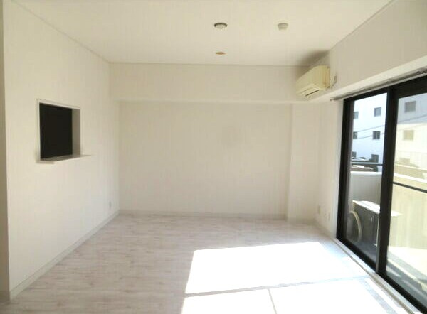 キャトルセゾン藤が丘の居間・リビング