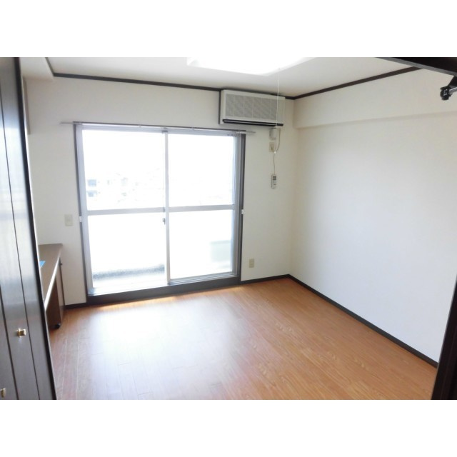 ロックフィル瀬下【キャッシュバック対象物件】の居間・リビング