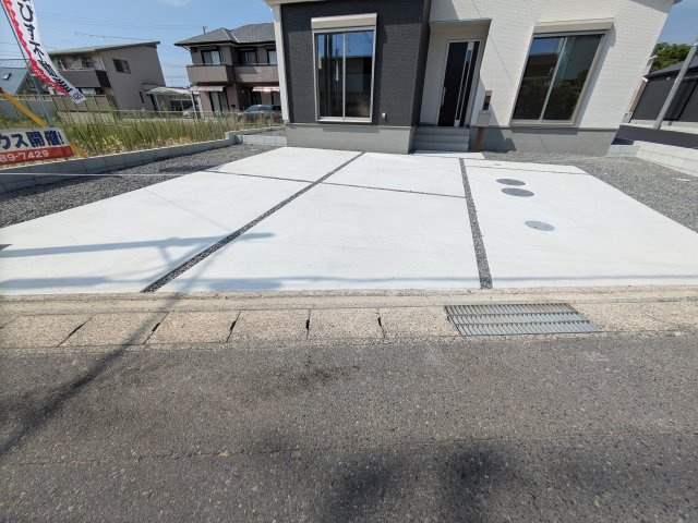 リーブルガーデン美浜町奥田西卯起　1号棟の駐車場|駐車スペース2台～3台可能♪