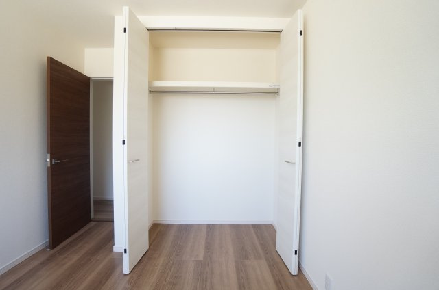 リーブルガーデン美浜町奥田西卯起　1号棟の収納|洋室のクローゼット。