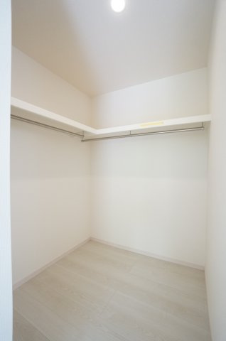 リーブルガーデン美浜町奥田西卯起　4号棟の収納|たっぷり収納可能なクローゼット