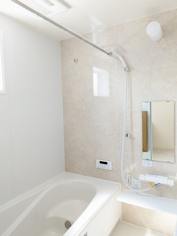 リーブルガーデン美浜町奥田西卯起　4号棟の浴室|雨の日のお洗濯に大活躍な浴室乾燥機付！広々浴室1坪タイプ！