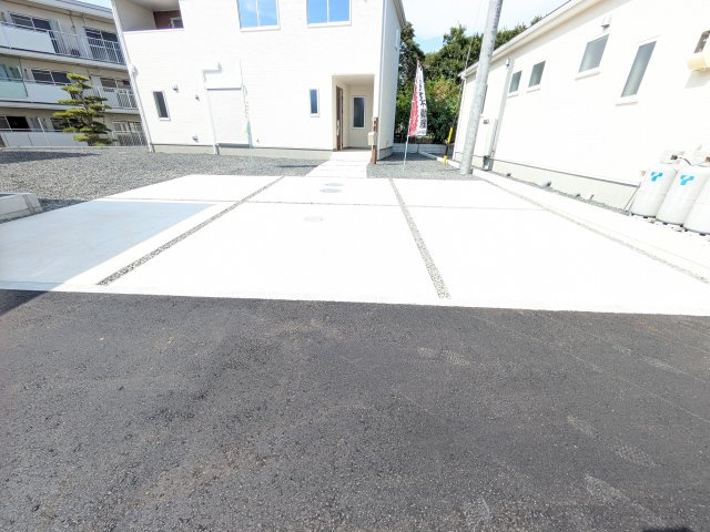 リーブルガーデン美浜町奥田西卯起　3号棟の駐車場|駐車スペース2台～3台可能！