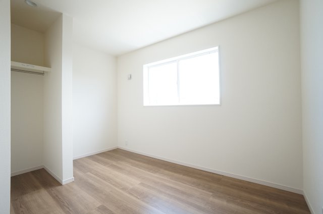 リーブルガーデン美浜町奥田西卯起　3号棟の洋室|2階5帖の洋室。