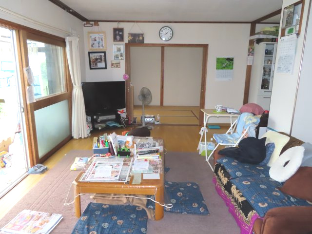 【居間・リビング】 | 北見市相内町59番地26　中古売家 | 10.25帖居間