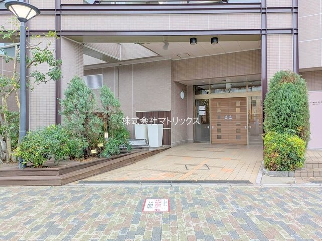 練馬区春日町5丁目　エリム春日町　駅直結タワーマンションのエントランス