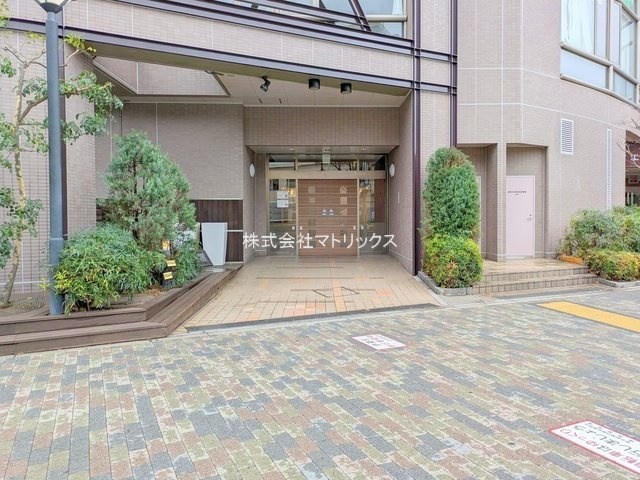 練馬区春日町5丁目　エリム春日町　駅直結タワーマンションのエントランス