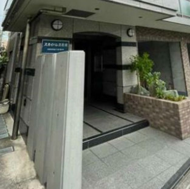 スカイパレス若宮のエントランス