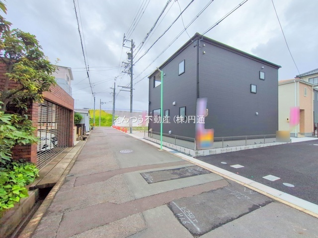 リーブルガーデン楠味鋺五丁目の前面道路含む現地写真