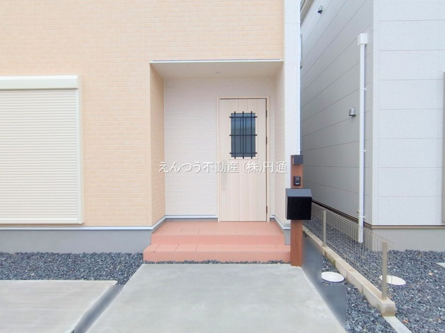 リーブルガーデン楠味鋺五丁目の玄関