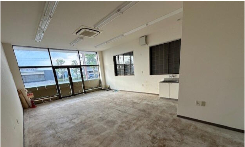 草津市矢橋町の店舗事務所の内装