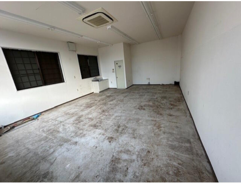 草津市矢橋町の店舗事務所の内装