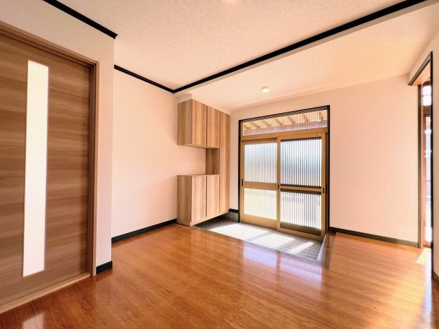 河北町谷地東712-1　中古住宅の玄関