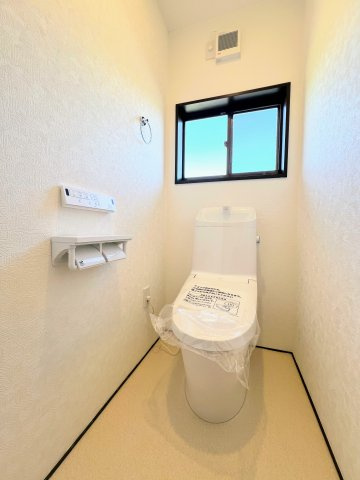 河北町谷地東712-1　中古住宅のトイレ|新品のトイレに交換済みです。毎日気持ちよくお使いいただけます。