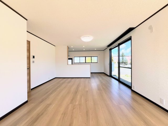 河北町谷地東712-1　中古住宅の居間・リビング