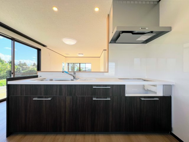 河北町谷地東712-1　中古住宅のキッチン|新品のシステムキッチンに交換済み。毎日気持ちよくお料理ができます。