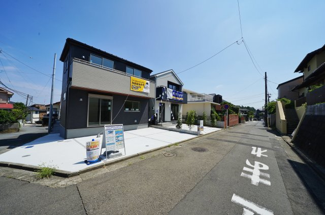 【横浜市旭区南本宿町144-45全2棟新築戸建て】★仲介手数料無料★（南本宿小学校・万騎が原中学校）の前面道路含む現地写真